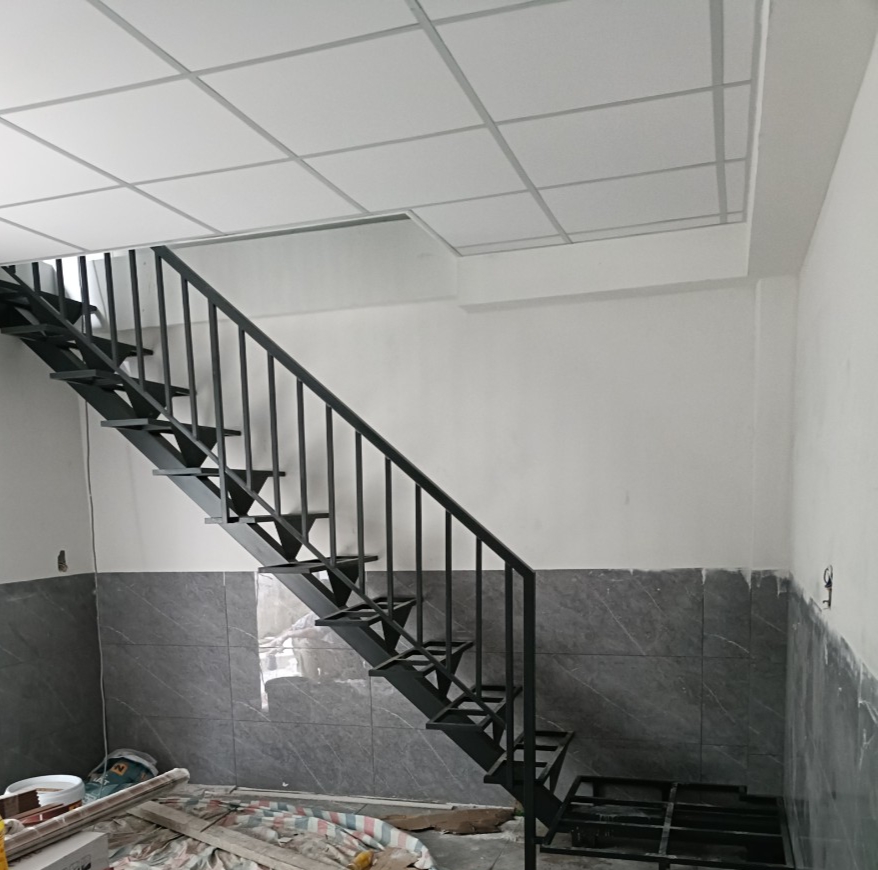 Thi công làm cầu thang sắt tại quận 12.
