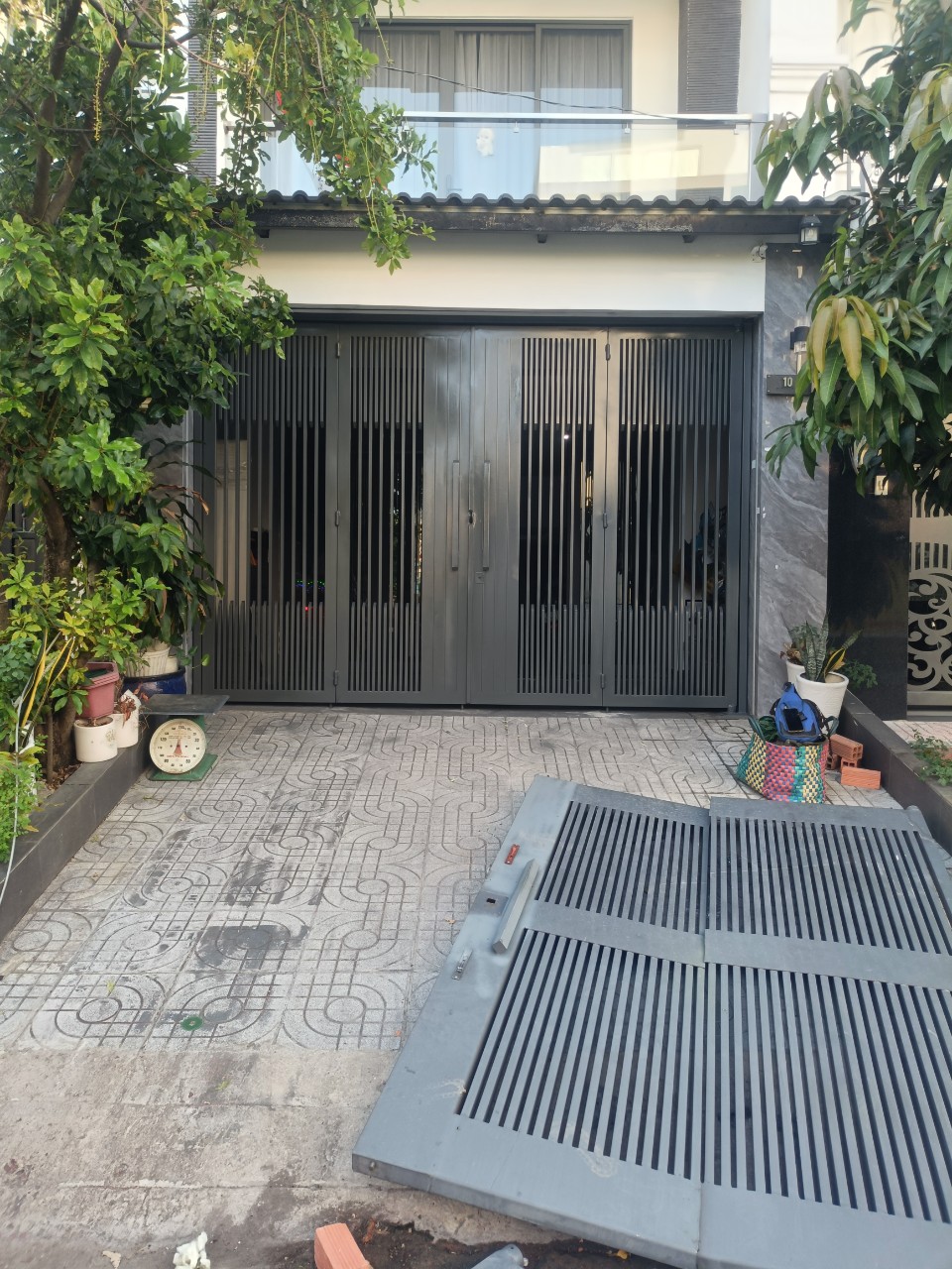 Thi công làm cửa sắt cho nhà phố tại phú Cường, Thủ dầu Một.