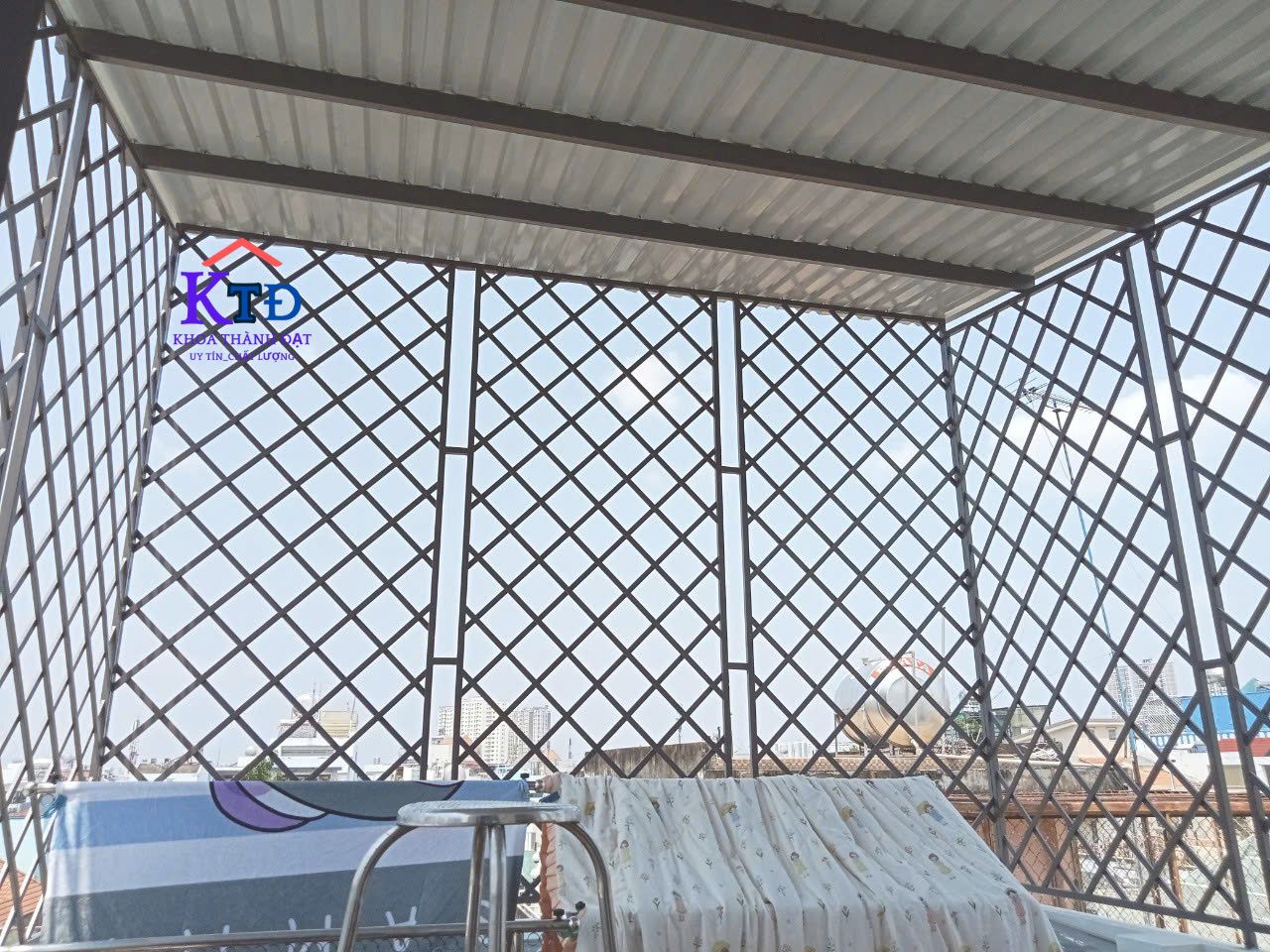 Thi công khung sắt bảo vệ tại Dĩ An- Bình Dương.