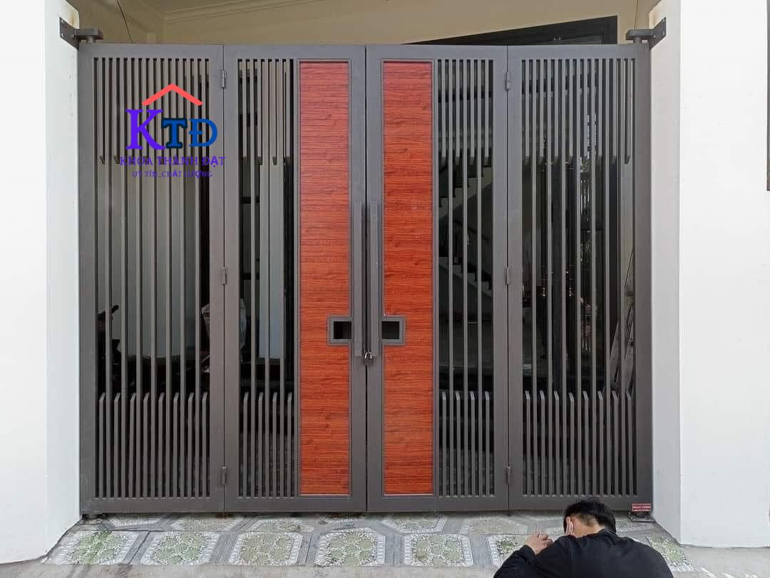 Cửa cổng sắt tại Thới Hòa- Tân Định