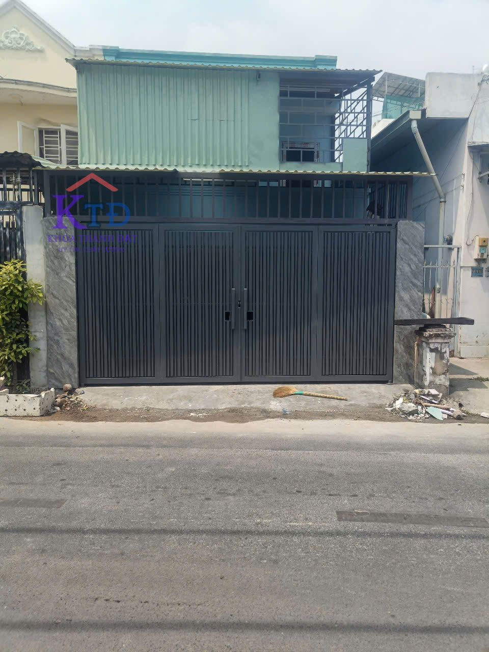 Thi công cửa cổng sắt tại Hóc Môn