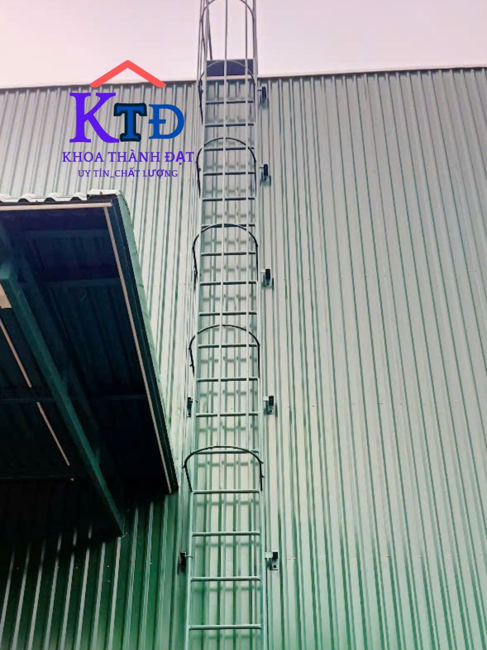 Thi công cầu thang thoát hiểm tại Tp HCM