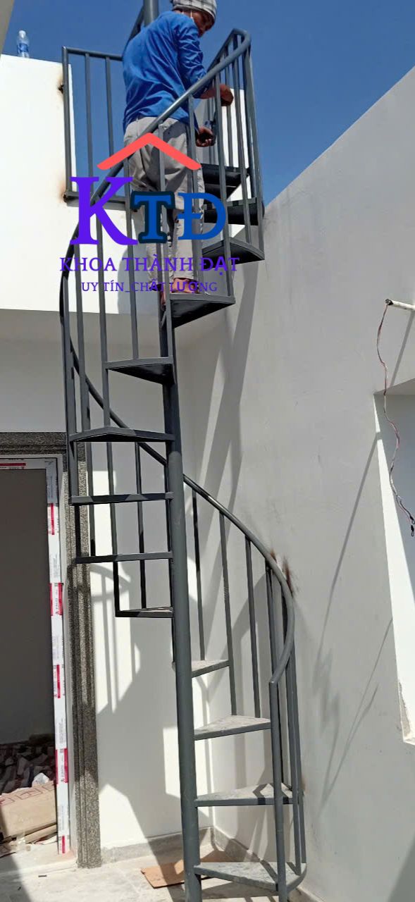 Thợ làm cầu thang xoắn ốc tại Đồng Nai chất lượng