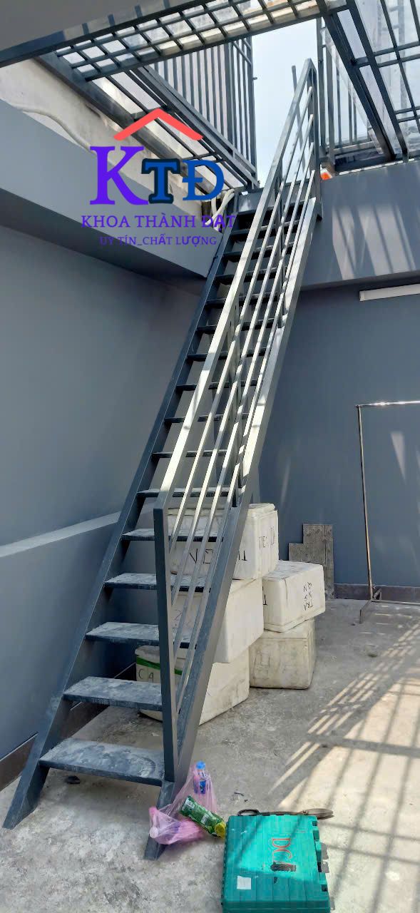 Thiết kế cầu thang sắt đẹp tại quận Bình Thạnh
