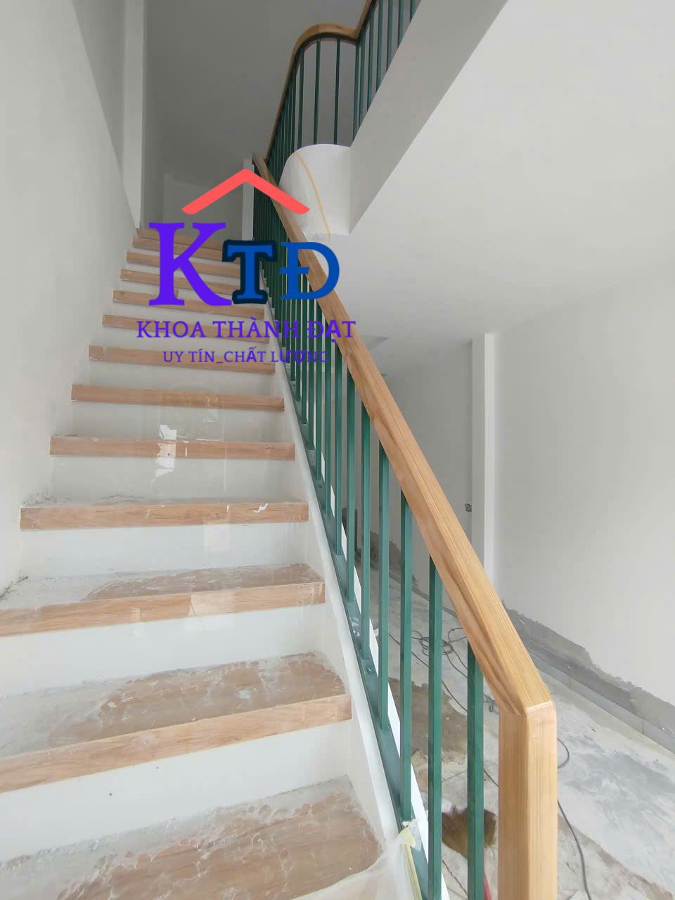 Mẫu cầu thang sắt đẹp