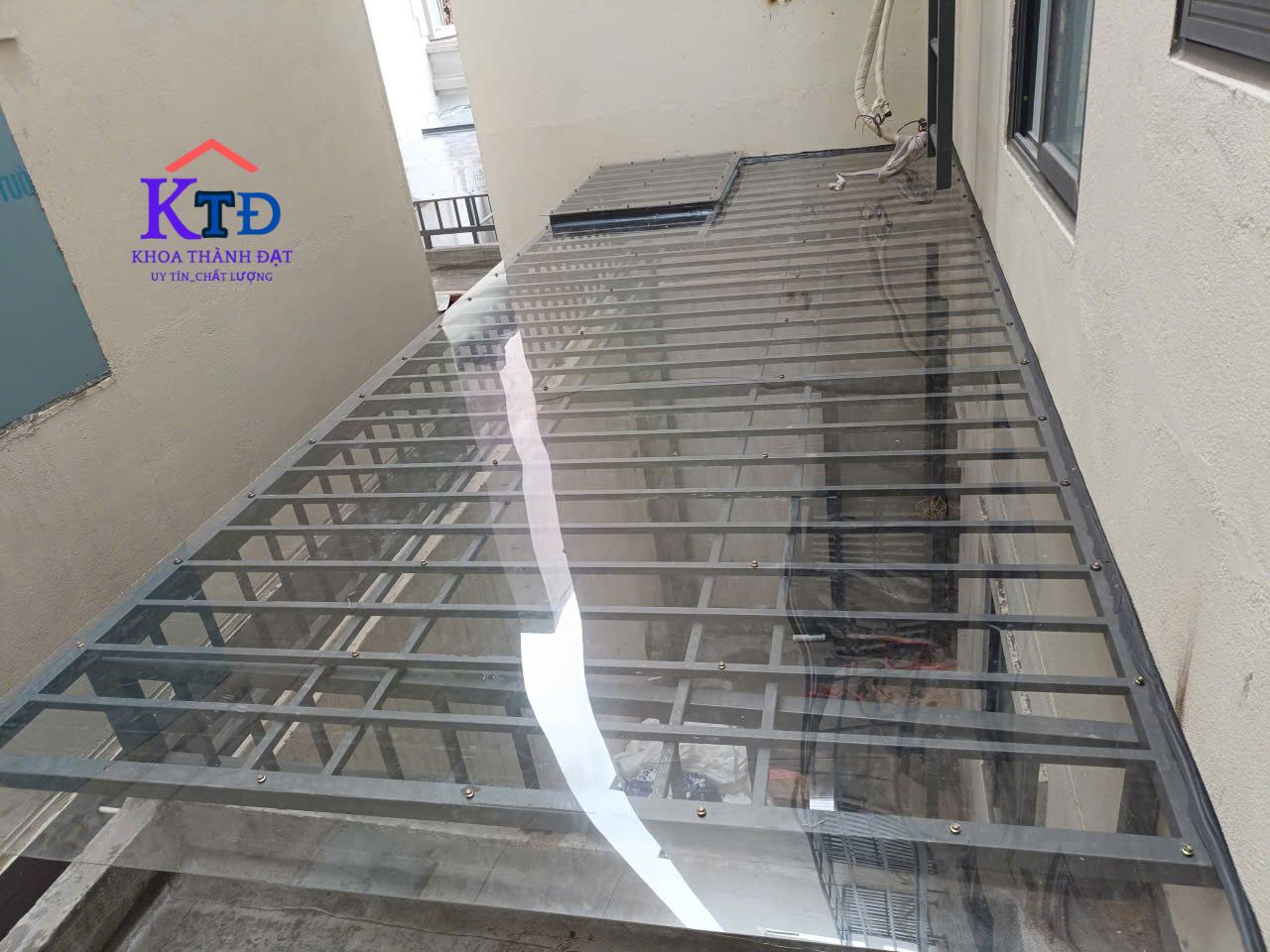 Thợ thi công khung bảo vệ tại quận 10
