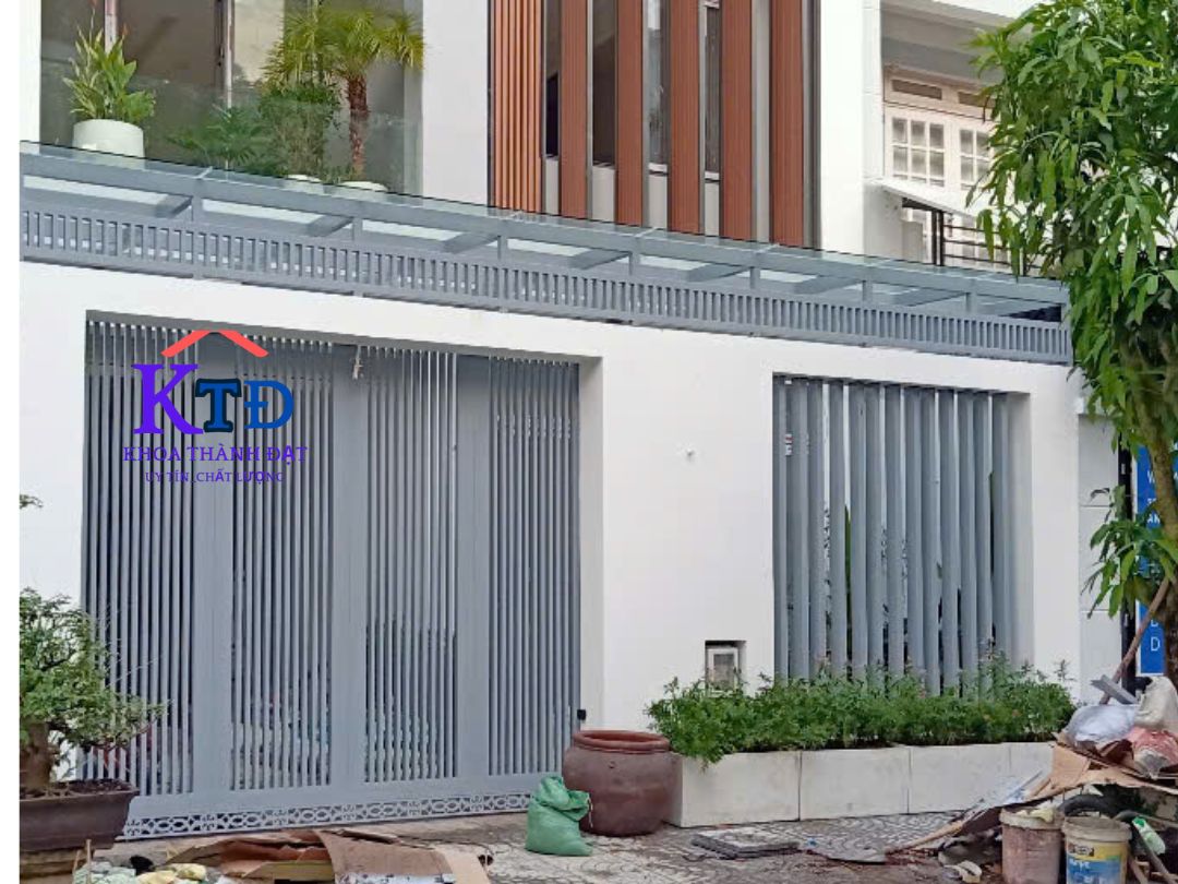 Mẫu cửa sắt 4 cánh đẹp