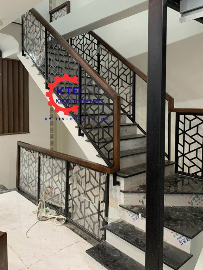 Mẫu cầu thang sắt hiện đại