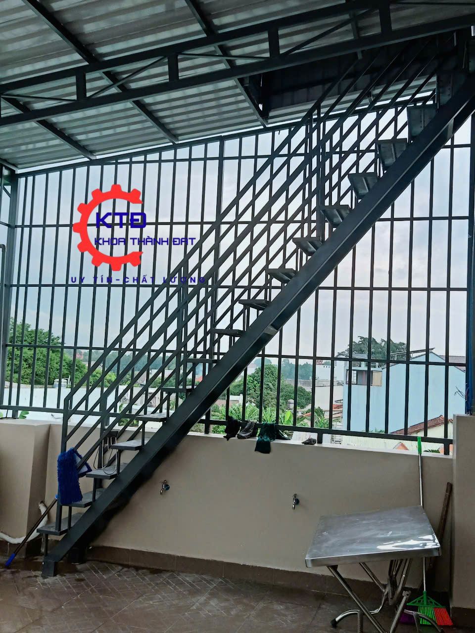 Mẫu cầu thang sắt đẹp