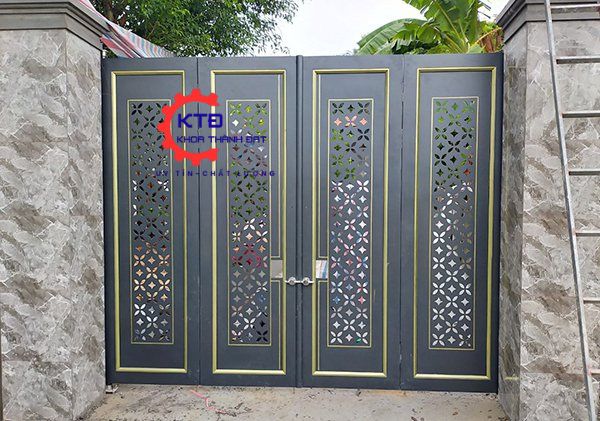 Thợ lắp đặt cửa sắt 4 cánh tại Lái Thiêu giá rẻ