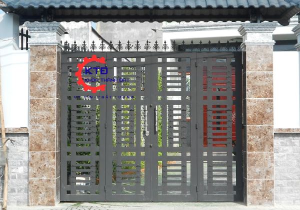Mẫu cửa sắt 4 cánh đẹp