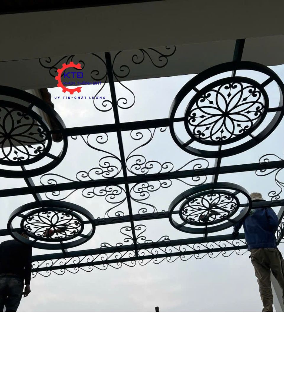 Mái poly ngoài trời