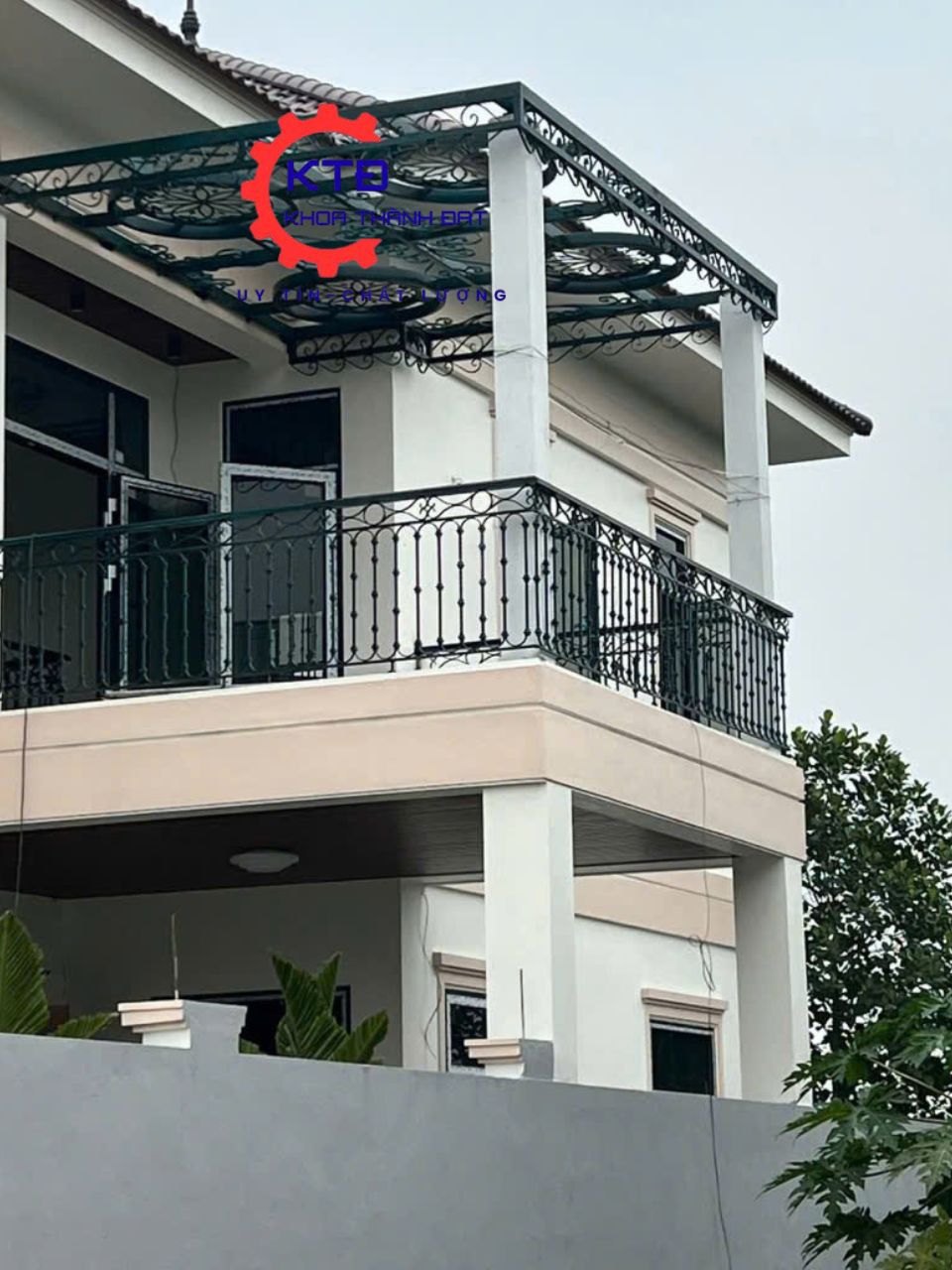 Thợ làm mái poly tại phường Dĩ An