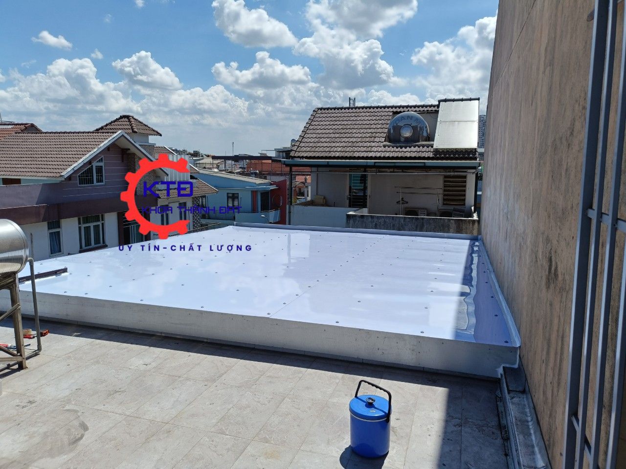 Dịch vụ làm mái poly nhựa chuyên nghiệp tại quận Bình Tân