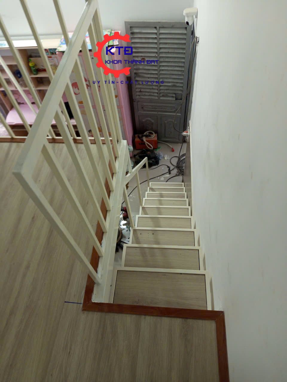 Thi công lắp đặt cầu thang sắt