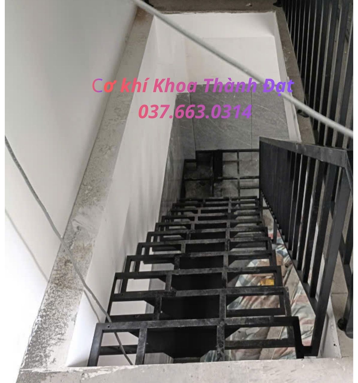 Cầu thang sắt cho nhà cấp 4