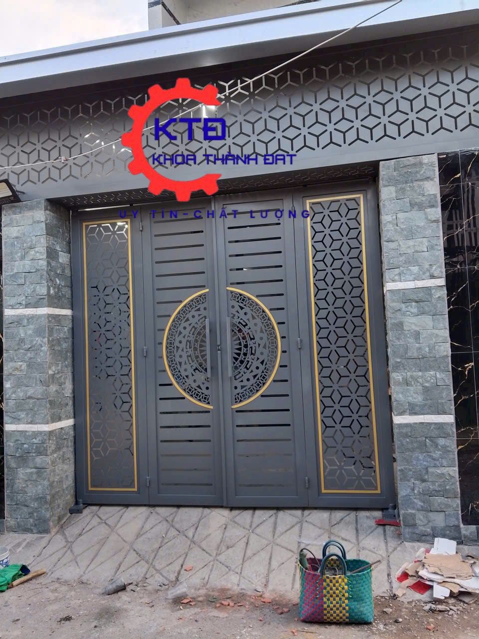 Cửa cổng sắt mỹ thuật cao cấp