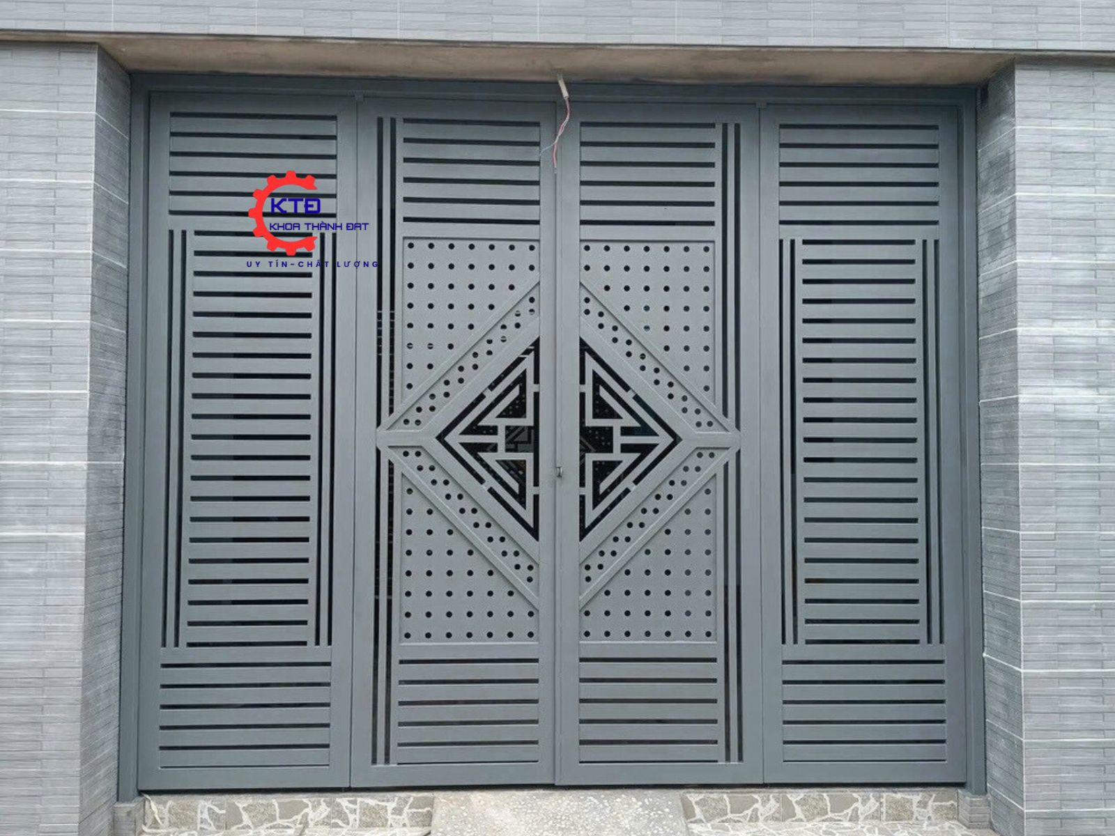 Cửa sắt 2 cánh, cửa sắt 4 cánh