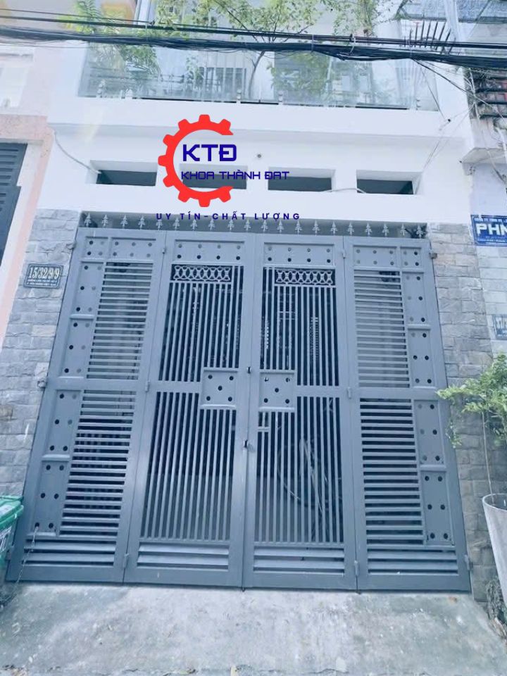 cửa sắt 4 cánh tại Đồng Xoài