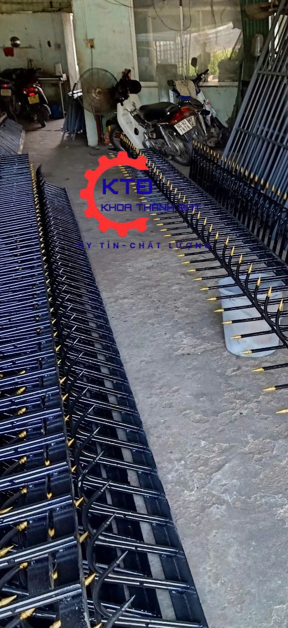 Hàng rào sắt giá rẻ tại Bến Cát