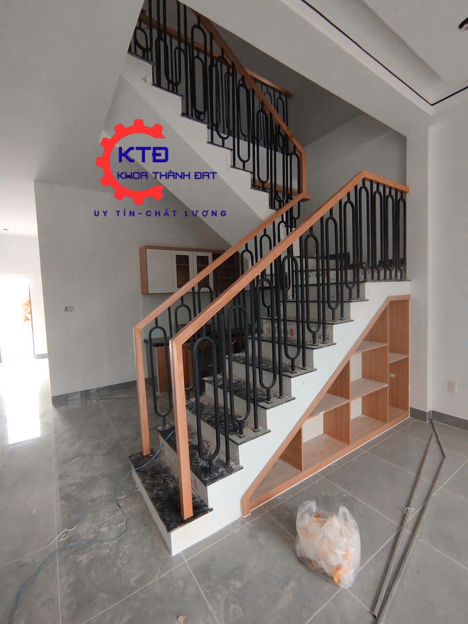 Lan can cầu thang sắt