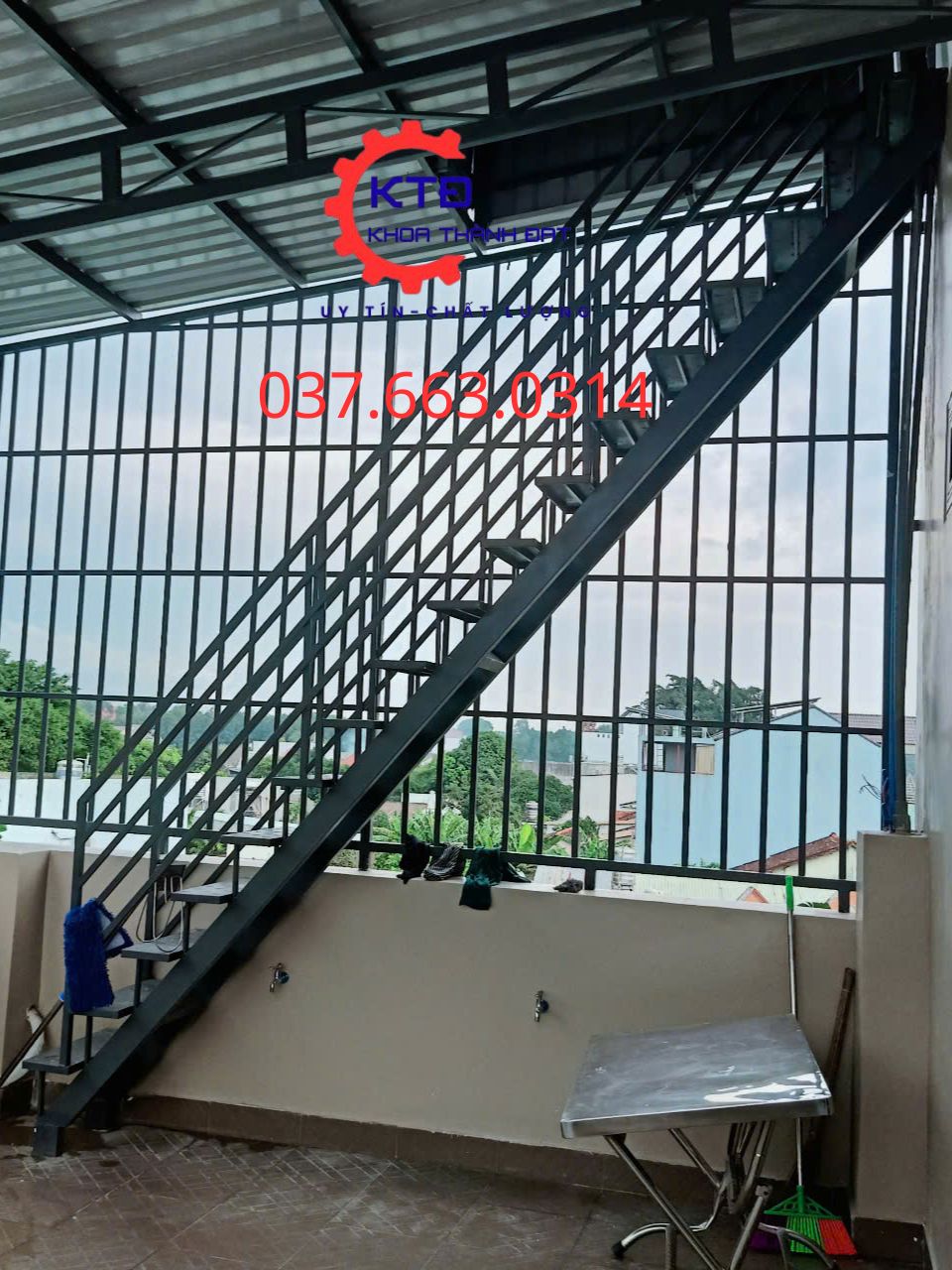 Thợ làm cầu thang sắt