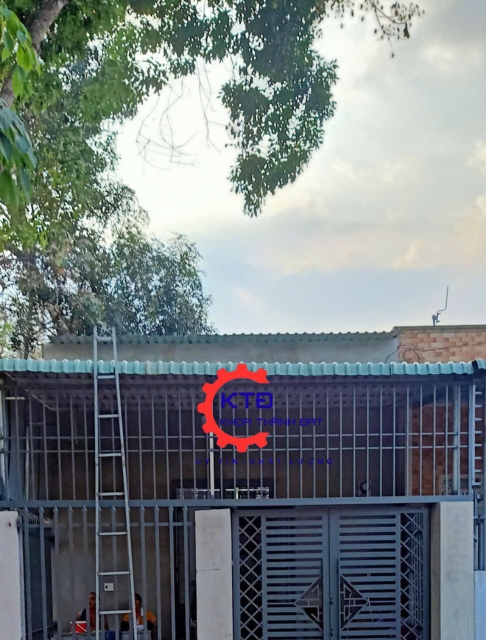 Khung sắt bảo vệ chống trộm