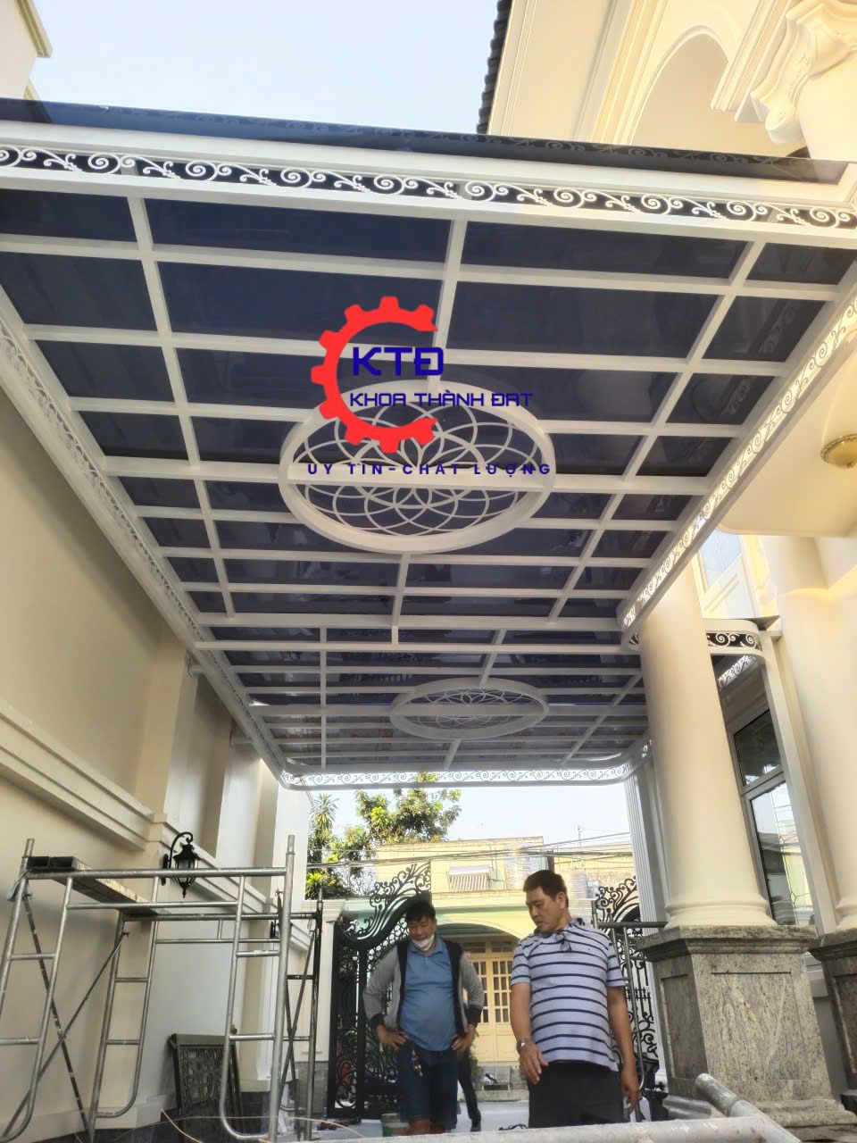 Mái poly nhựa ngoài trời