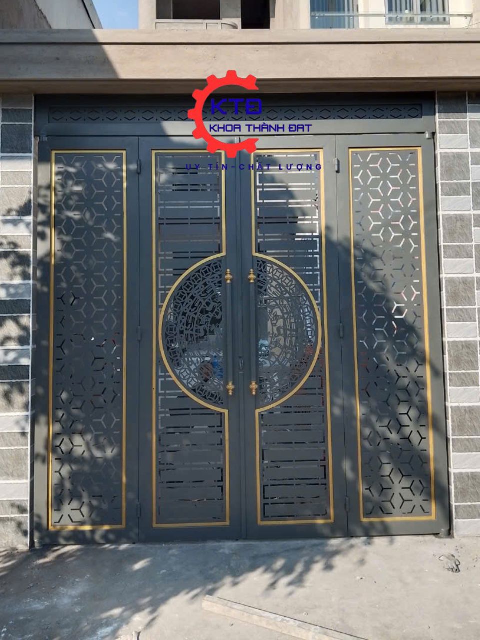 Cửa sắt cnc 2 cánh 4 cánh