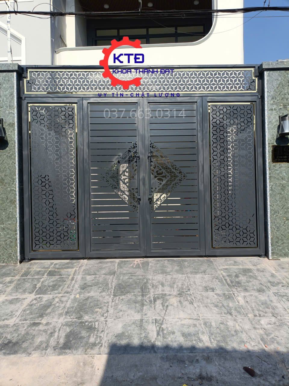 Cửa cổng sắt mỹ thuật đẹp