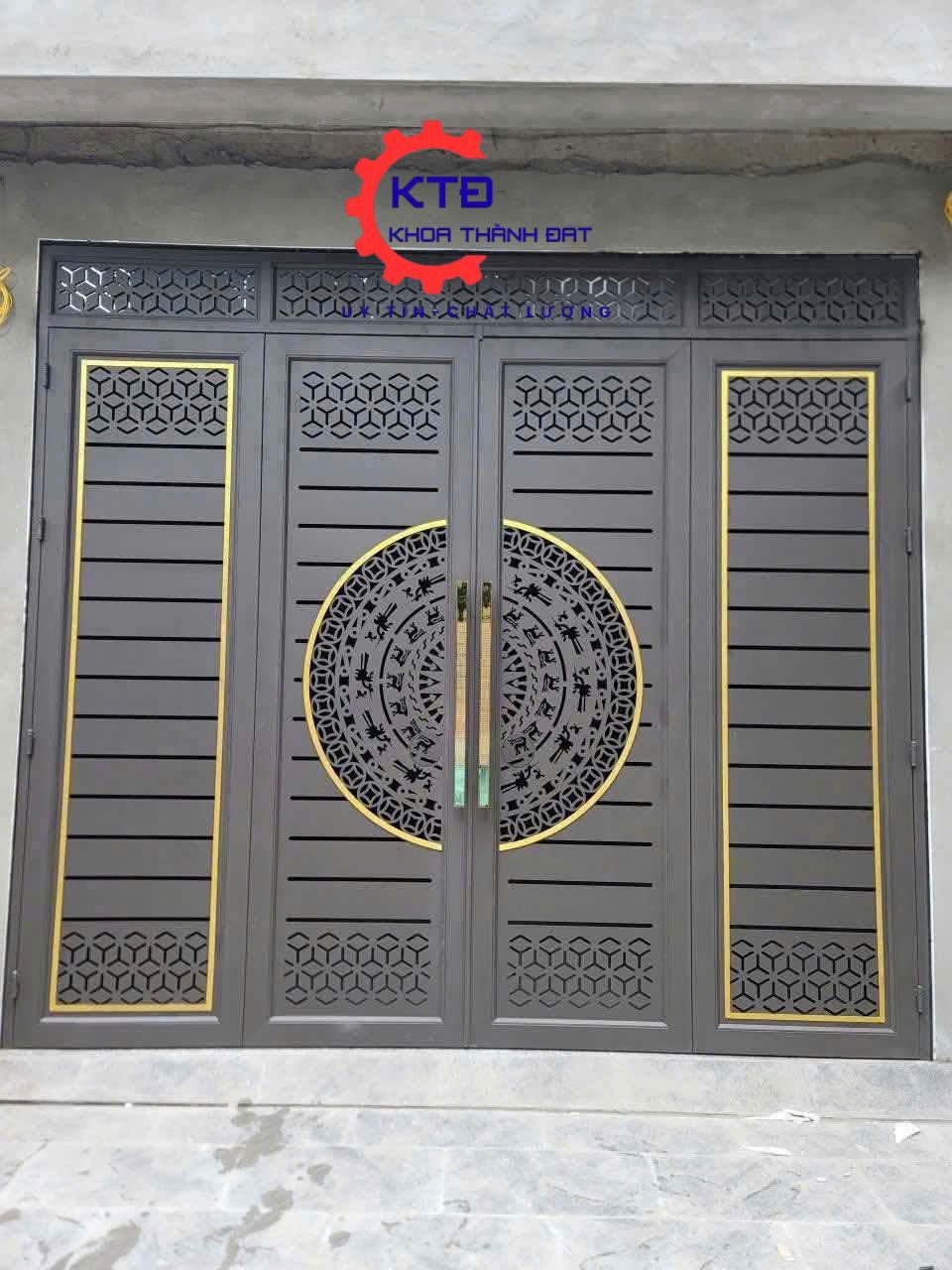 Cửa cổng sắt mỹ thuật 4 cánh