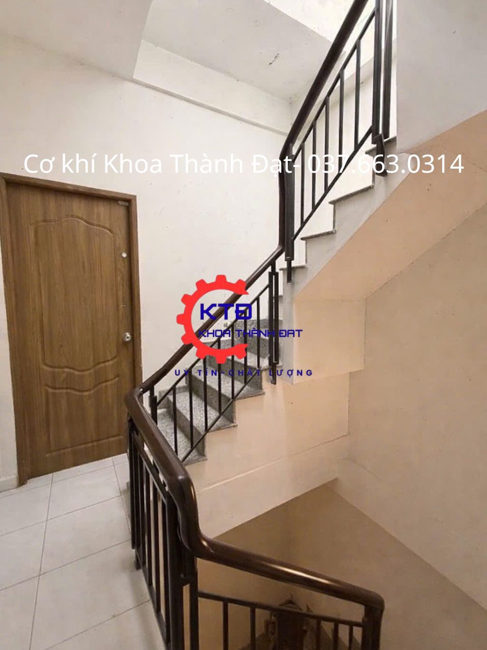 Thợ thi công cầu thang sắt tại Quận 8