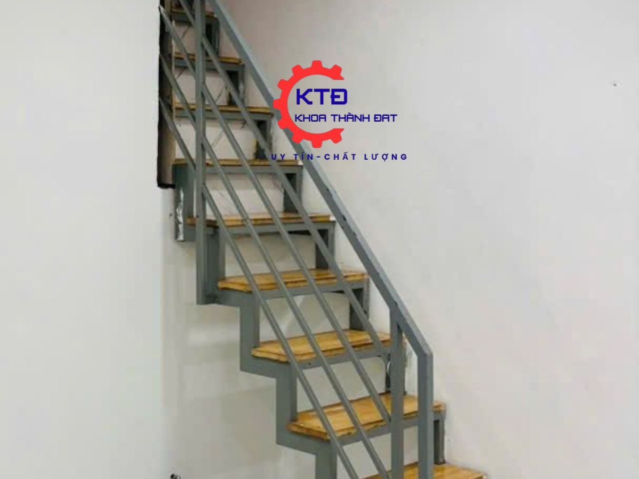 Thợ làm cầu thang sắt mẫu mới tại Củ Chi