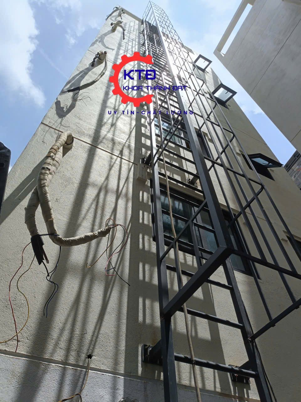 Thợ làm cầu thang sắt mẫu mới tại Củ Chi