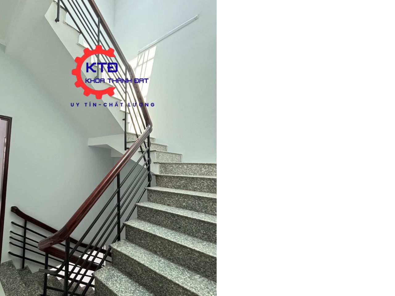 Thợ làm cầu thang sắt mẫu mới tại Củ Chi