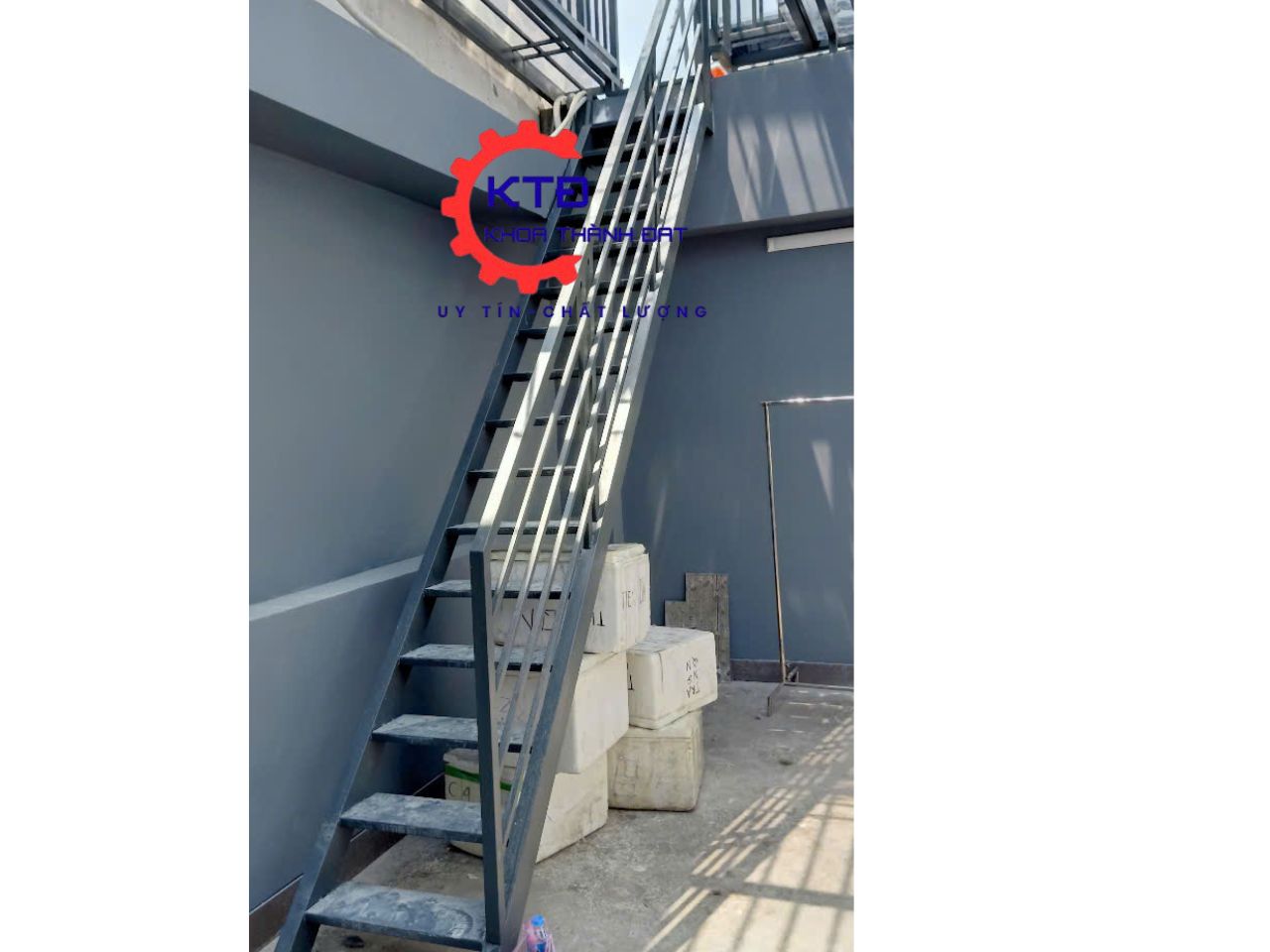 Thợ làm cầu thang sắt mẫu mới tại Củ Chi