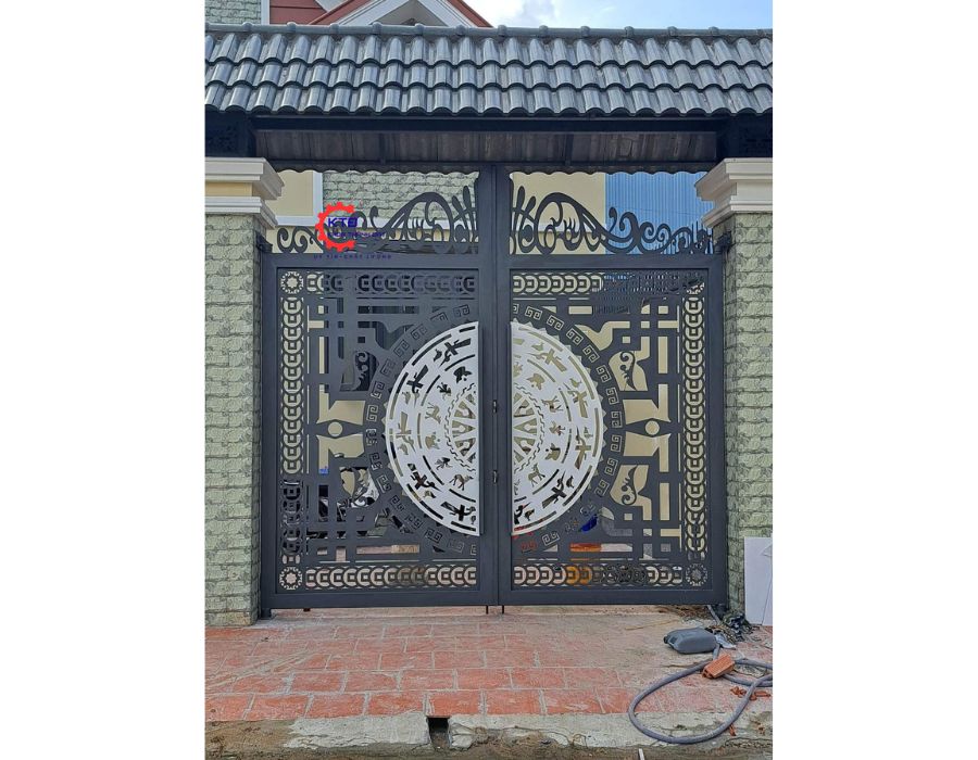 Lắp đặt cửa sắt cnc đẹp tại Hóc Môn