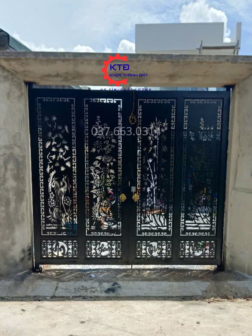 Cửa sắt cnc 4 cánh mặt tiền