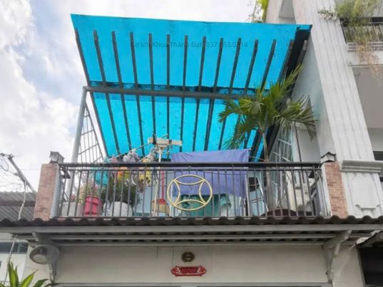 Thi công mái poly tại Dĩ An