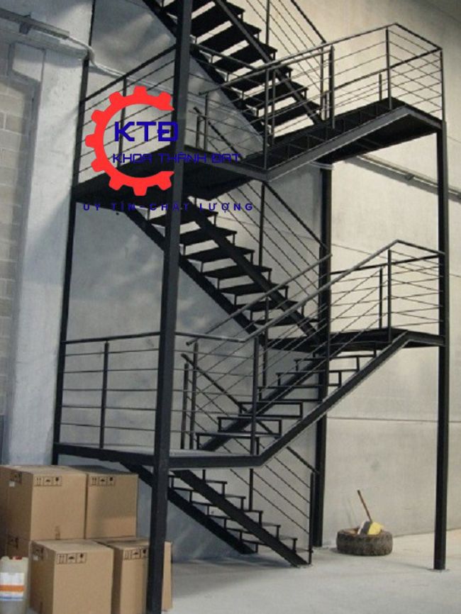 Cầu thang sắt thoát hiểm nhà trọ chung cư mini