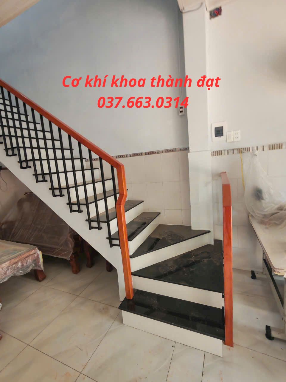 Làm cầu thang sắt rẻ đẹp tại Mỹ Phước 3